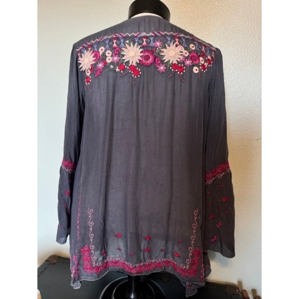 Johnny Was Gray Cupra Rayon Embroidered Floral Tunic Blouse Bell Sleeve Medium - Picture 4 of 6